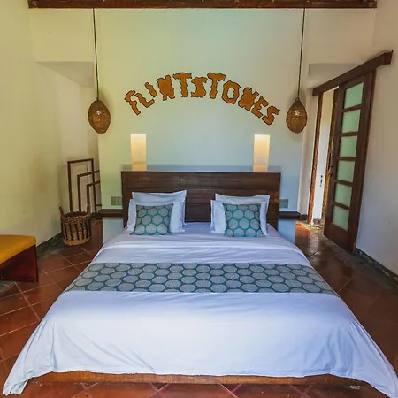 Tropical Villa Flintstones Canggu  Exterior photo