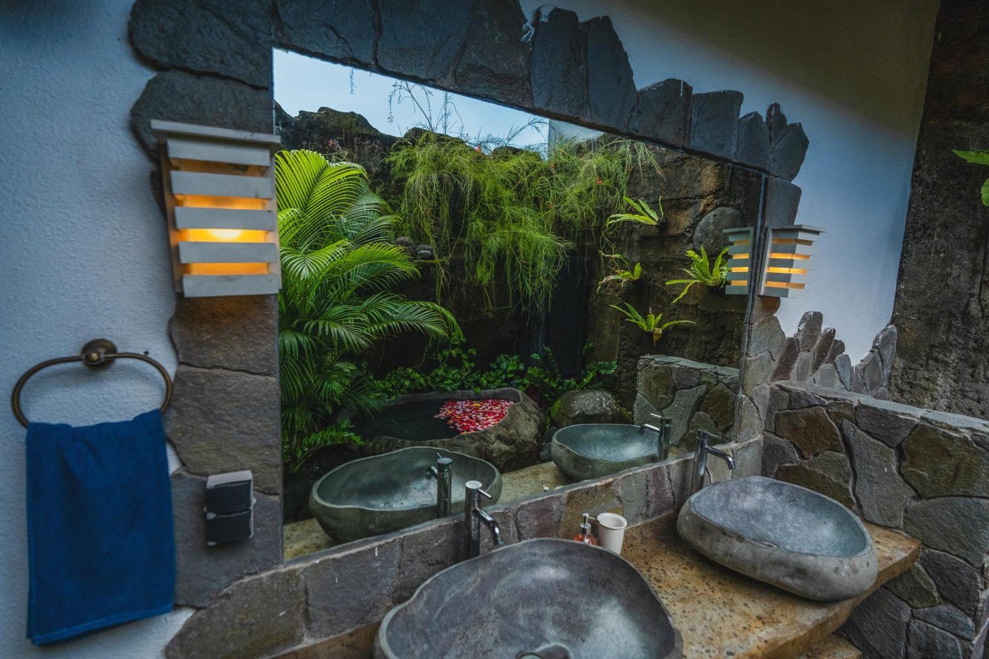 Villa Tropical Flintstones