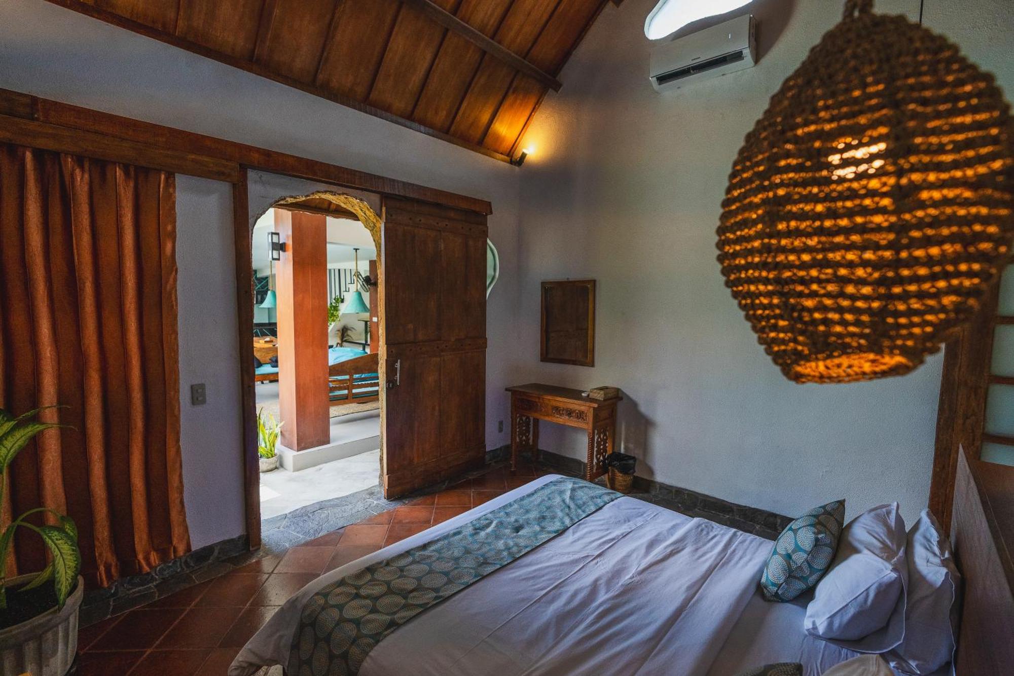 Tropical Flintstones Villa *