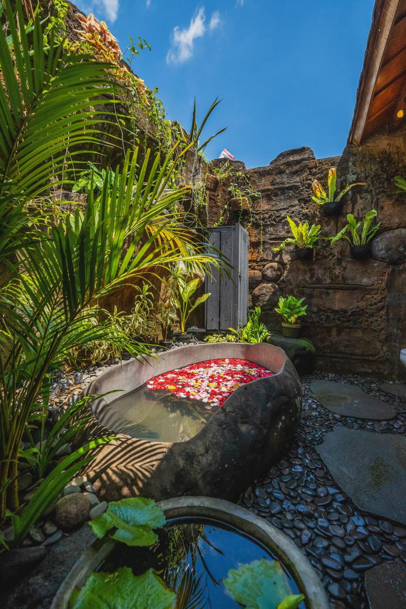 Tropical Flintstones * Canggu (Bali)