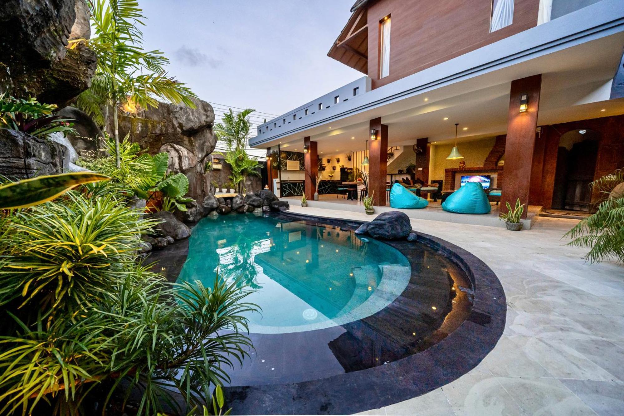 Villa Tropical Flintstones Canggu (Bali)