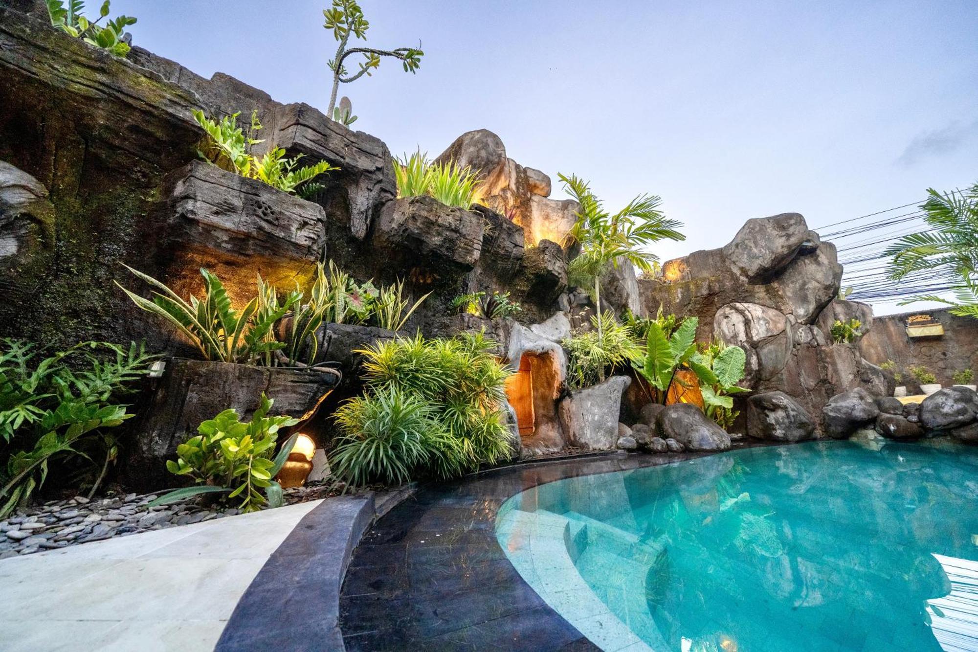 Tropical Flintstones Villa