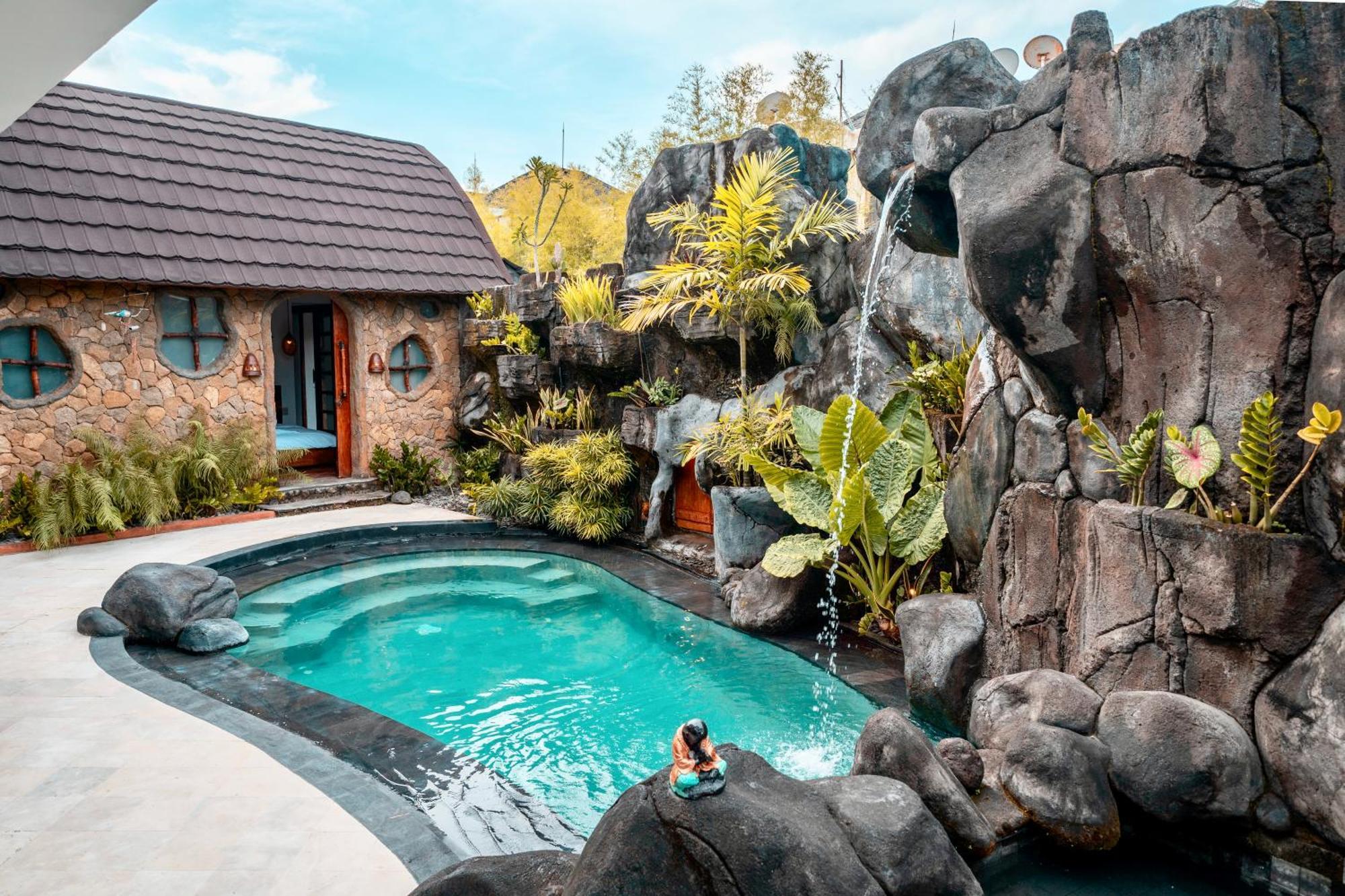 Tropical Flintstones * Canggu (Bali)