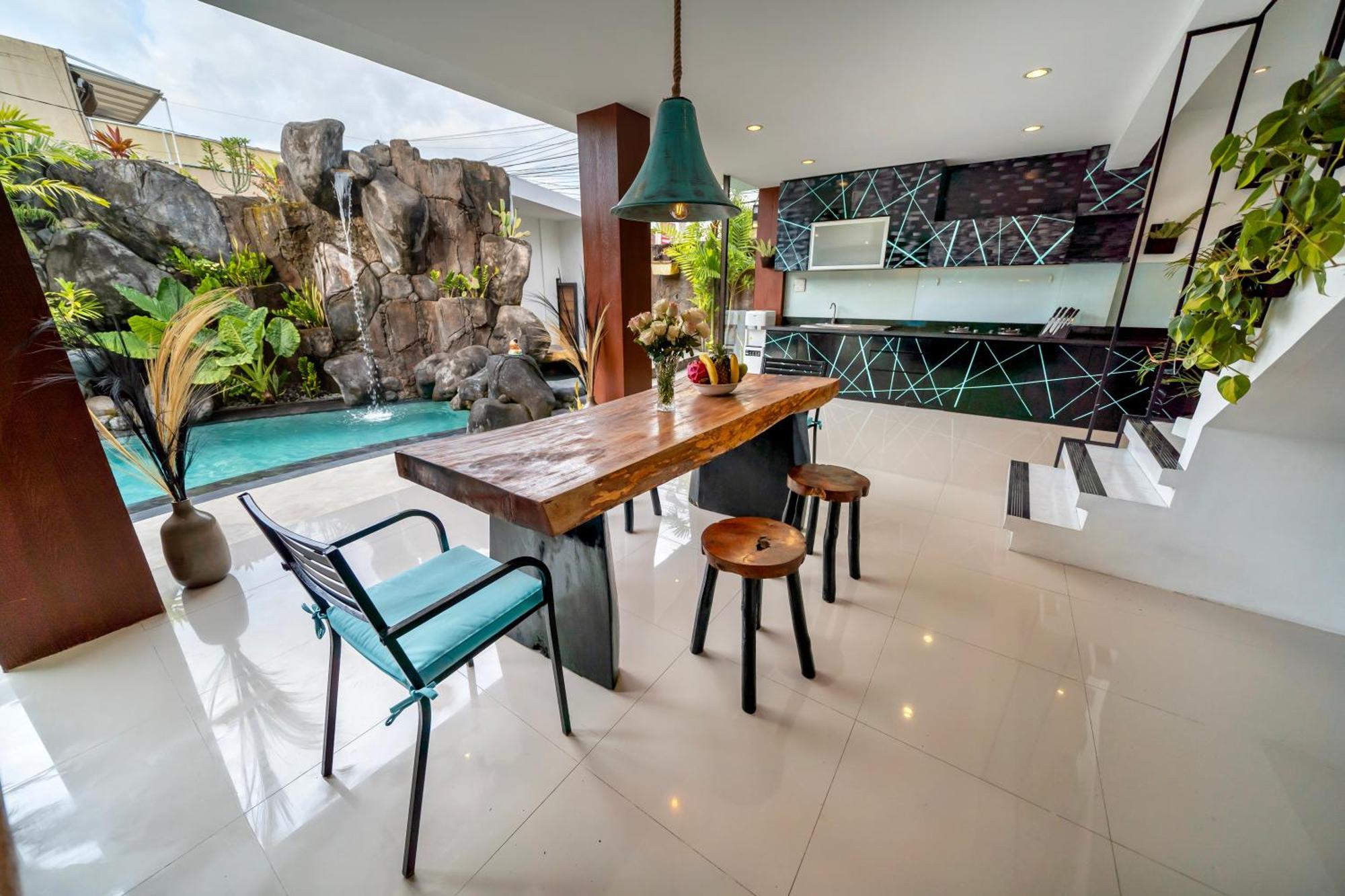 Tropical Flintstones * Canggu (Bali)
