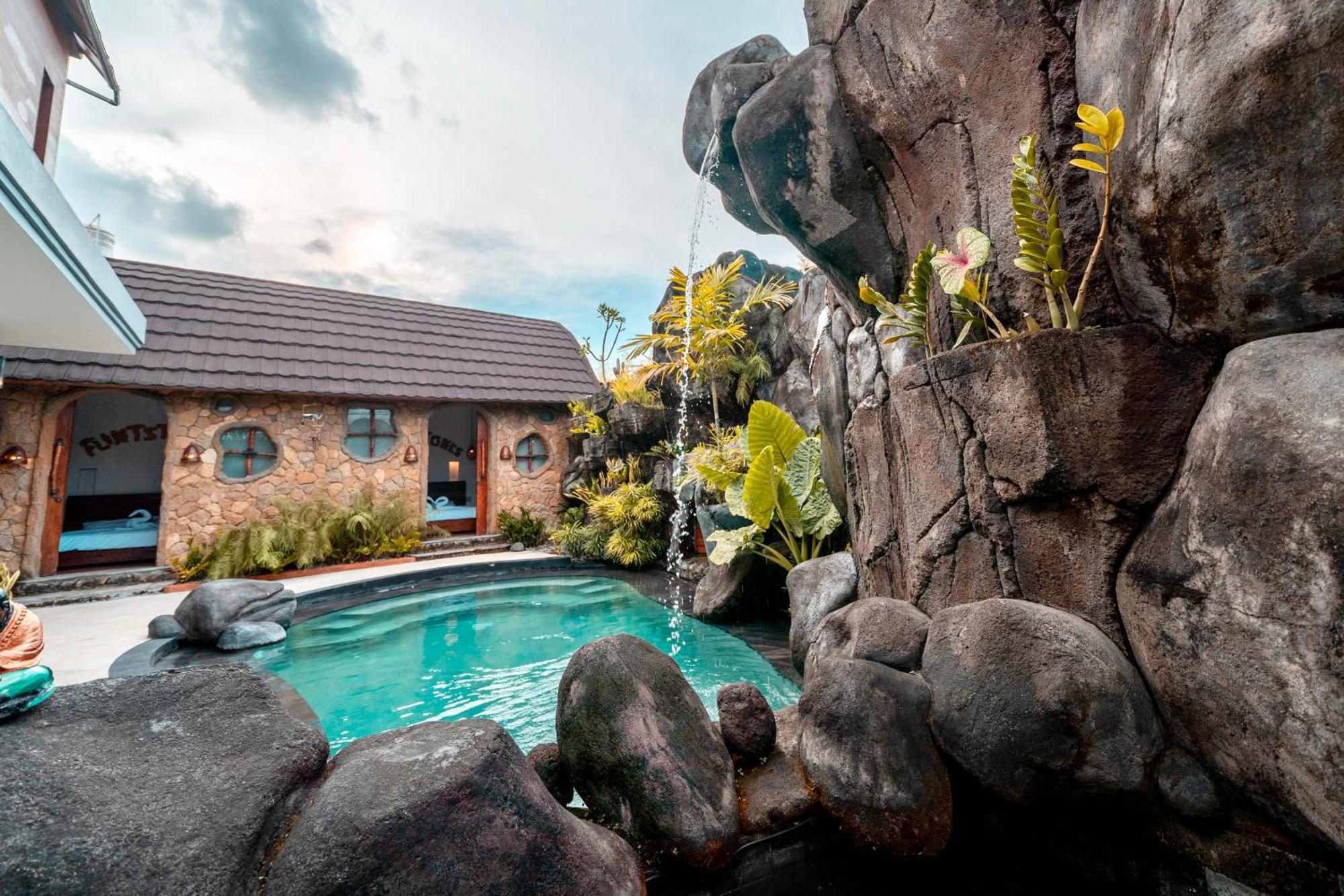Villa Tropical Flintstones Canggu (Bali)